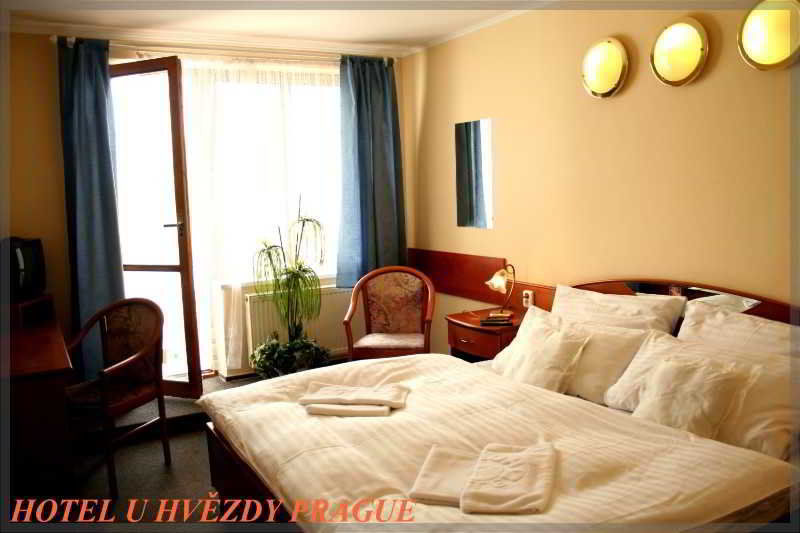 Hotel U Hvezdy Prag Exteriör bild