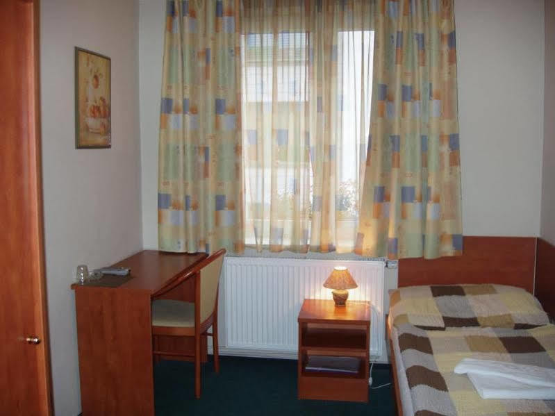 Hotel U Hvezdy Prag Exteriör bild